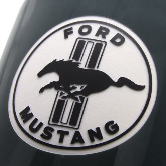 Кружка порцелянова Форд Мустанг чорного кольору