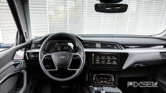 Захисне скло Pixsel на панель приладів AUDI E-TRON - 14.4“ 2019 -